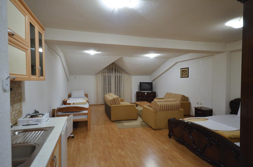 Hotel Venecia Apartments Struga Rum bild